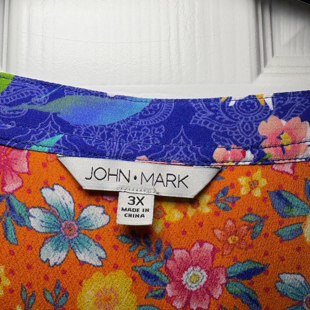 NWT - John Mark Printed Split V-Neck 3/4 Sleeve Button Front Blouse Plus-Size - Picture 6 of 12